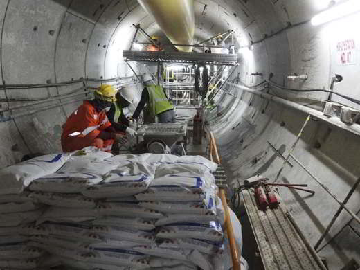 Consolidamento terreno in un tunnel tramite iniezione cementizia Consolidamento terreni Grouting tramite iniezione cementizia